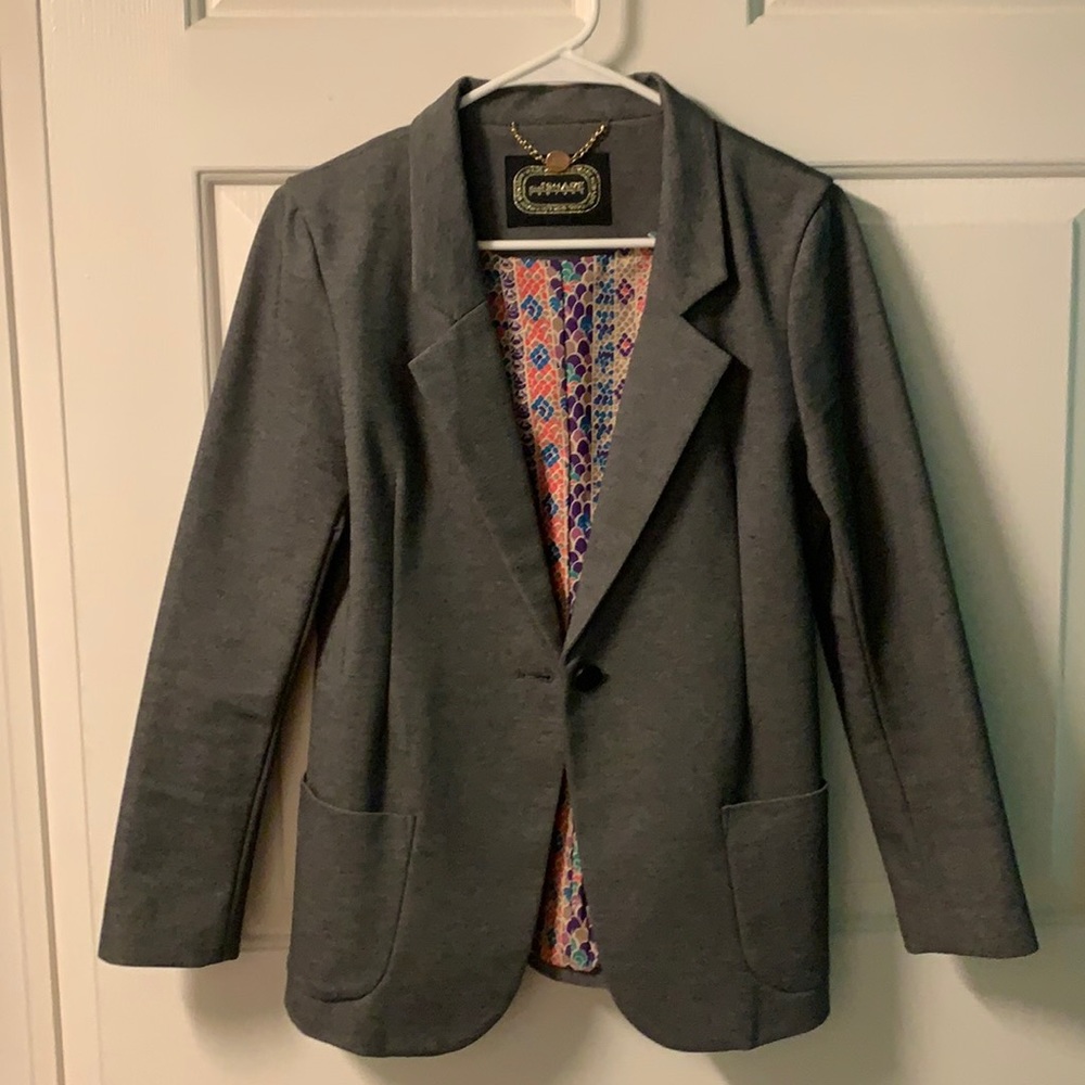 Suit coat, size L may fit a US size M!